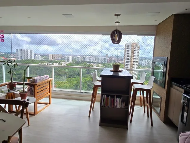 Imagem: O apartamento possui 6 Dormitórios, 1 Suíte, 2 Banheiros