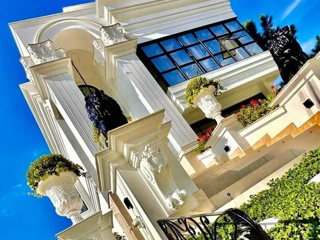 Imagem: A casa possui 4 Dormitórios, 3 Suítes, 2 Banheiros, 3