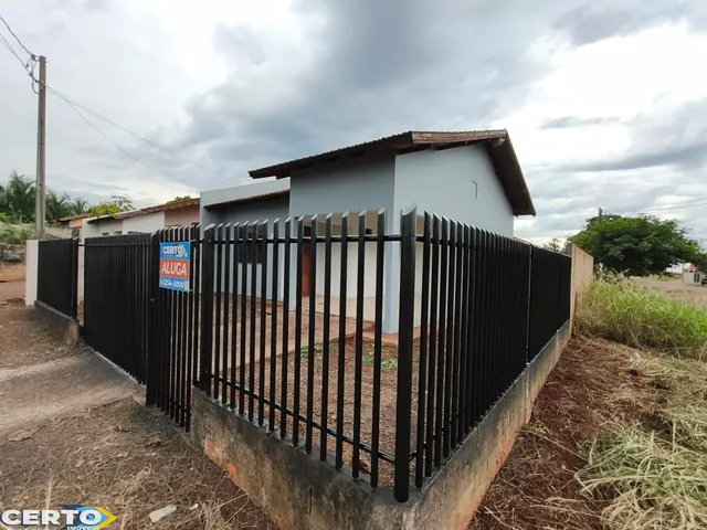 Imagem 12: Casa com 2 quartos, sala, cozinha, lavanderia, banheiro, garagem coberta