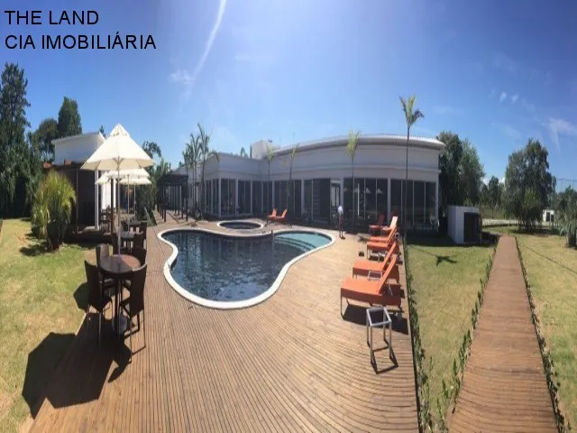 Imagem: O terreno possui 360m² de Área Privada e está localizado