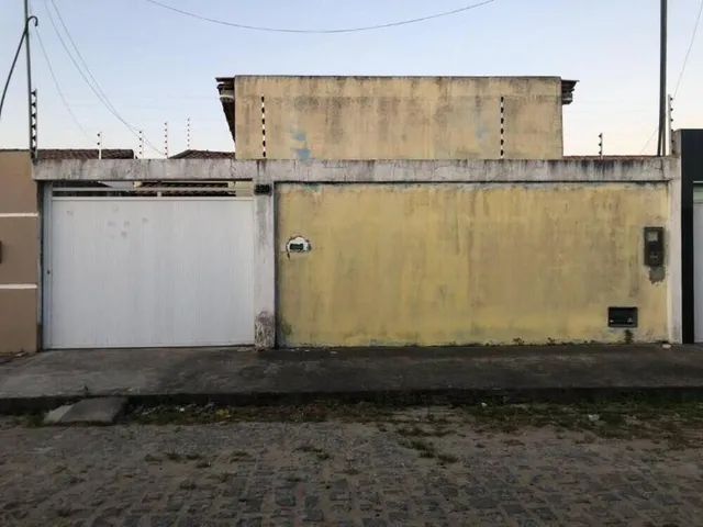 Imagem: A casa possui 3 Dormitórios, 2 Banheiros, 180m² de Área,