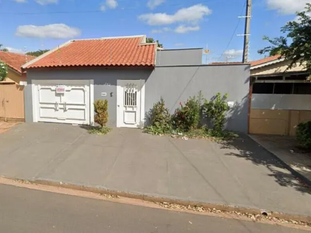 Imagem: A casa possui 2 Dormitórios, 2 Banheiros, 1 Vaga na garagem