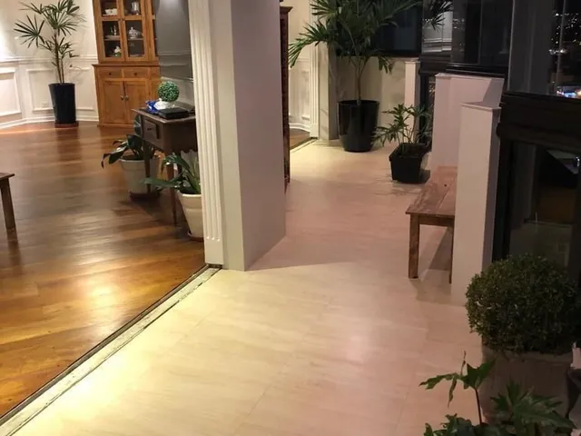 Imagem 2: Apartamento Alto Padrão de 312 m² com 4 Suítes e Hall Privativo no Edifício Torre