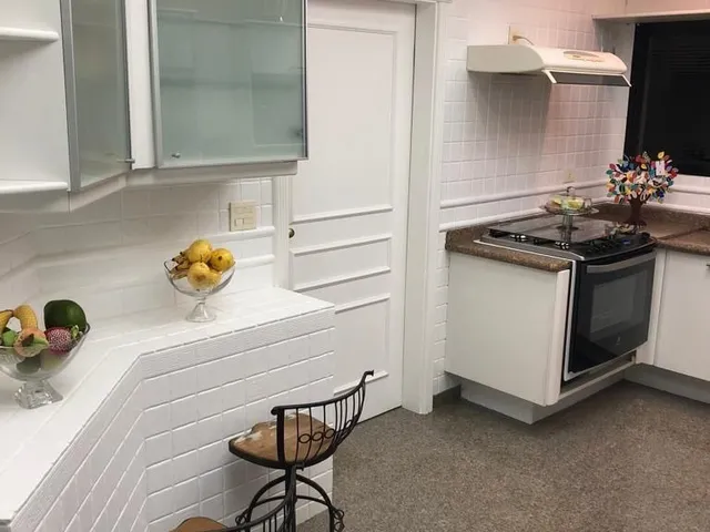 Imagem 10: Apartamento Alto Padrão de 312 m² com 4 Suítes e Hall Privativo no Edifício Torre