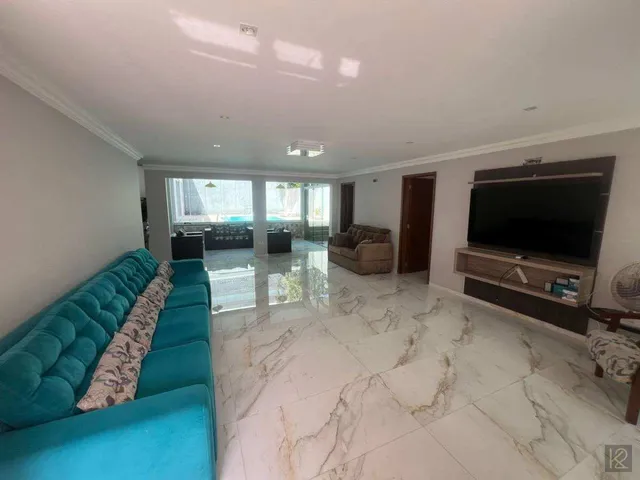 Imagem 12: Casa de Alto Padrão com 6 Suítes e Piscina em Guaratuba