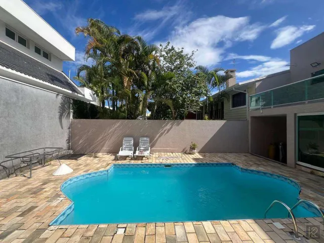 Imagem 10: Casa de Alto Padrão com 6 Suítes e Piscina em Guaratuba