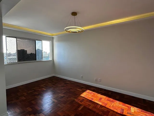 Imagem: O apartamento possui 3 Dormitórios, 1 Suíte, 1 Banheiro,