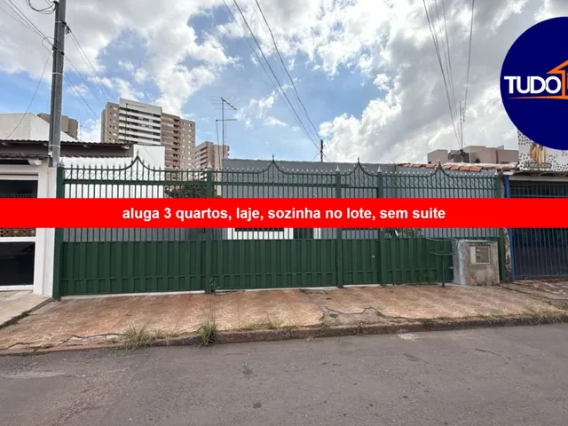 Imagem: A casa possui 3 Dormitórios, 1 Banheiro, 7 Vagas na garagem