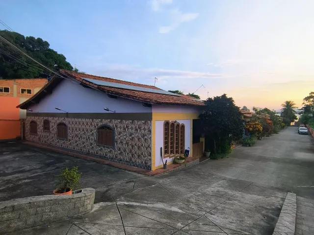 Imagem: A casa possui 4 Dormitórios, 1 Suíte, 2 Banheiros, 1 Vaga