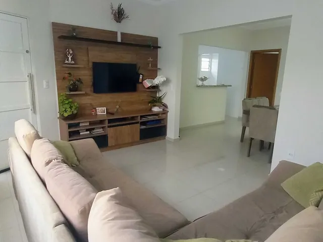 Imagem: A casa possui 3 Dormitórios, 1 Suíte, 3 Banheiros, 2