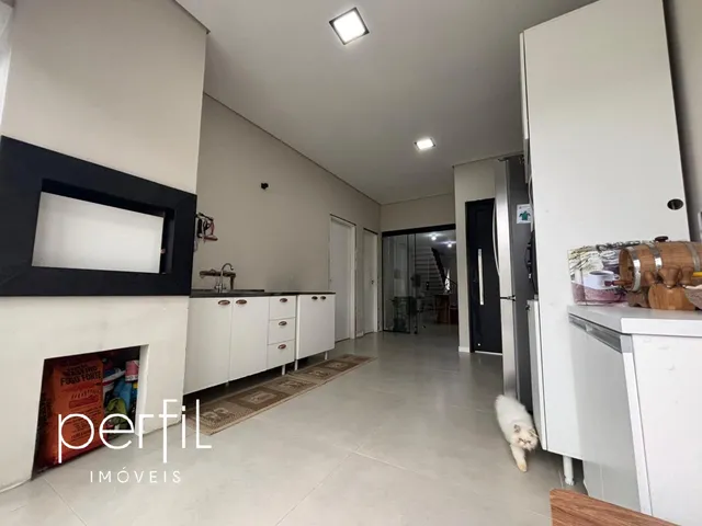 Imagem 2: Casa à venda em Joinville-SC, bairro Glória: 3 quartos, 1 suíte, 2 salas, 3 banheiros