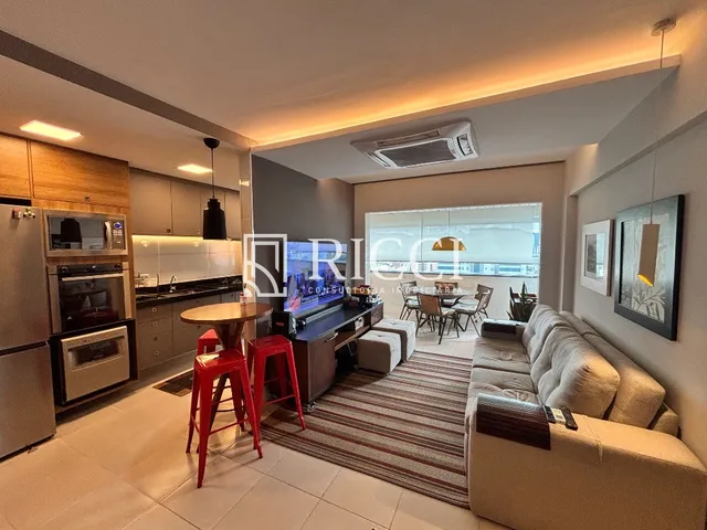 Imagem: O apartamento possui 2 Dormitórios, 1 Suíte, 2 Banheiros,
