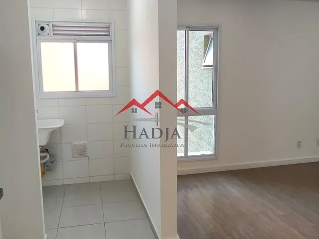 Imagem: O apartamento possui 3 Dormitórios, 1 Banheiro, 2 Vagas na