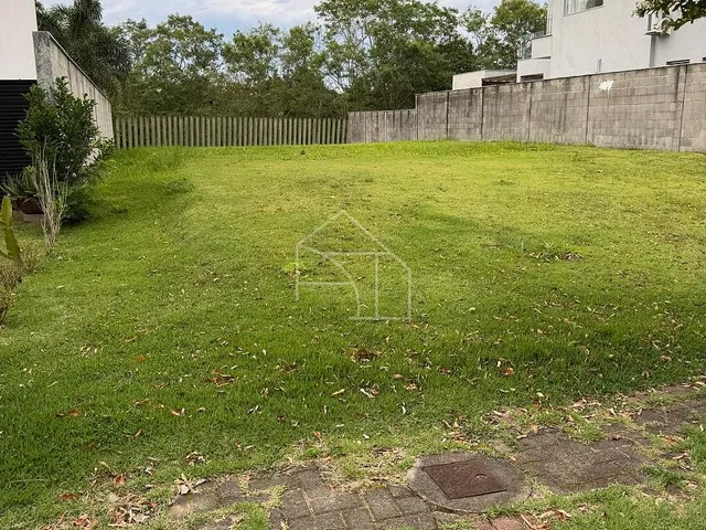 Imagem: O terreno possui 448m² de Área, Imóvel mobiliado e está