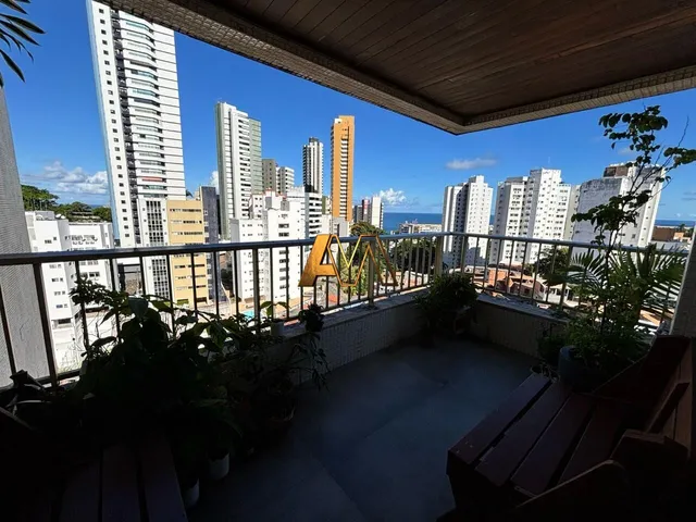 Imagem: O apartamento possui 4 Dormitórios, 2 Suítes, 3 Banheiros