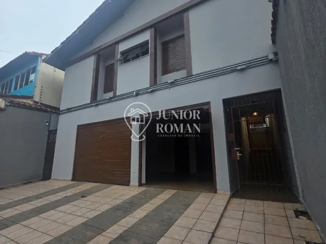 Imagem: A casa possui 3 Dormitórios, 1 Suíte, 2 Banheiros, 5