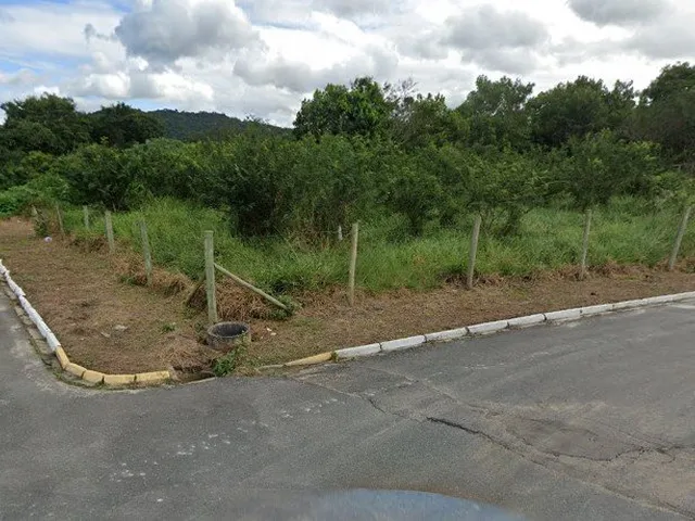 Imagem: Terreno de esquina a venda no Santa Regina