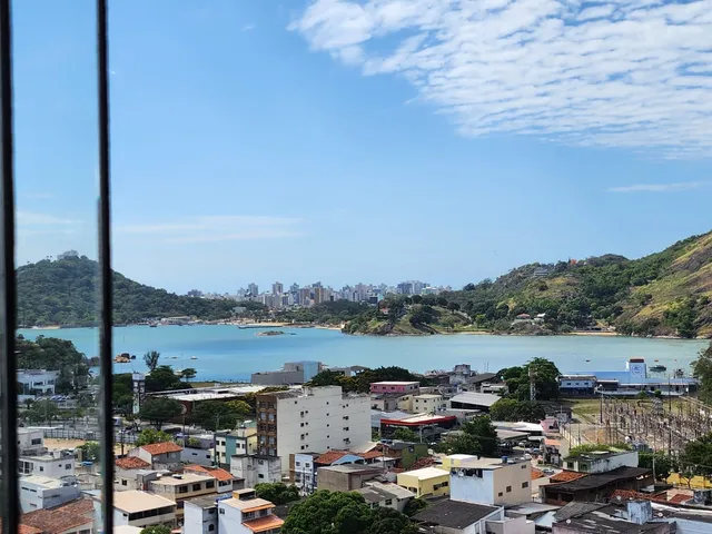Imagem: O apartamento possui 2 Dormitórios, 1 Suíte, 2 Banheiros