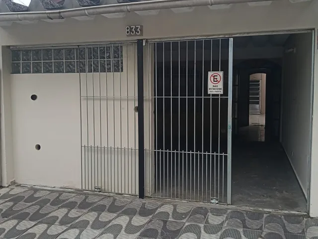 Imagem: A casa possui 2 Dormitórios, 1 Suíte, 2 Banheiros, 2