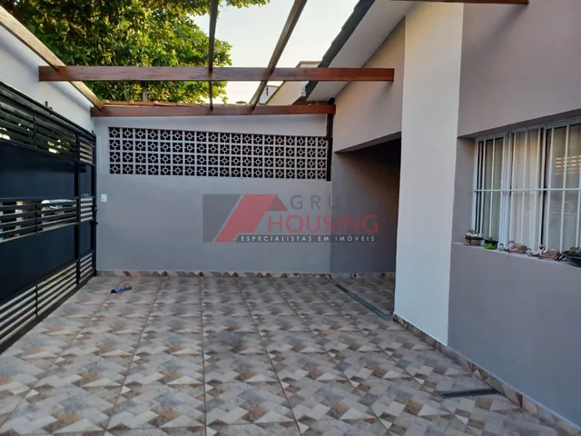 Imagem: A casa possui 4 Dormitórios, 1 Suíte, 5 Banheiros, 3