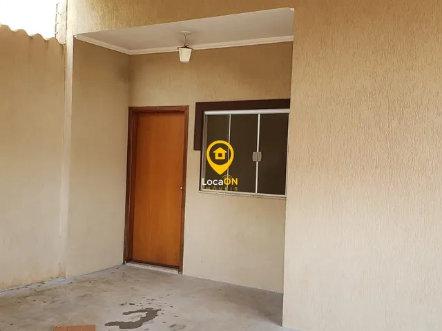Imagem: A casa possui 3 Dormitórios, 1 Suíte, 2 Banheiros, 2