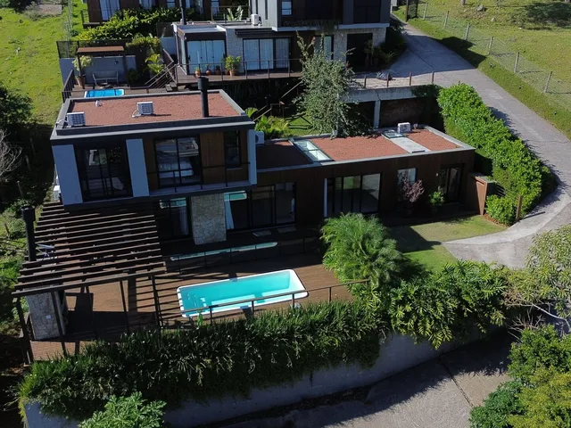 Imagem: Casa de alto padrão na Ferrugem em Condomínio