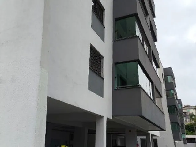 Imagem: O apartamento possui 3 Dormitórios, 1 Banheiro, 2 Vagas na