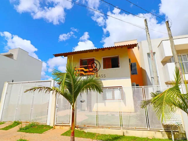 Imagem: Casa à venda com piscina em Porto Alegre/RS
