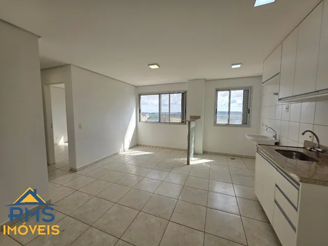 Imagem: O apartamento possui 2 Dormitórios, 1 Banheiro, 2 Vagas na