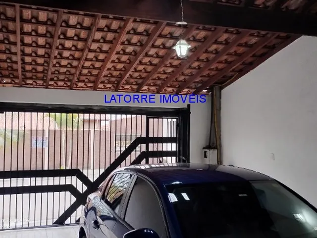 Imagem: A casa possui 2 Dormitórios, 2 Banheiros, 2 Vagas na