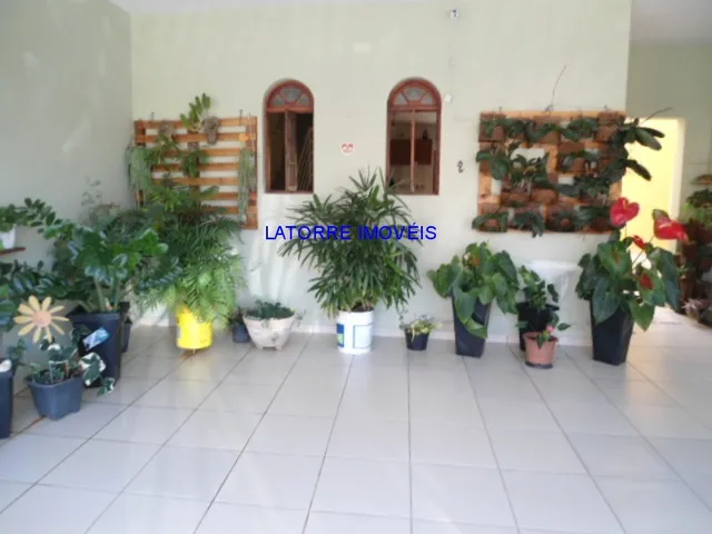 Imagem: A casa possui 2 Dormitórios, 2 Suítes, 1 Banheiro, 200m²
