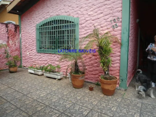 Imagem: A casa possui 2 Dormitórios, 1 Banheiro, 4 Vagas na