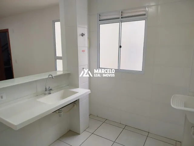 Imagem 4: Alugo Apto de 2/4 com cozinha, sala e banheiro, 1º andar na região central de Vi