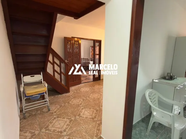 Imagem 15: Vendo Casa bem construída com 2 suítes no Pavimento Superior e sacada em ótima l
