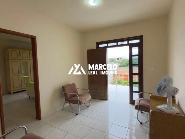 Imagem 6: Vendo Casa bem construída com 2 suítes no Pavimento Superior e sacada em ótima l