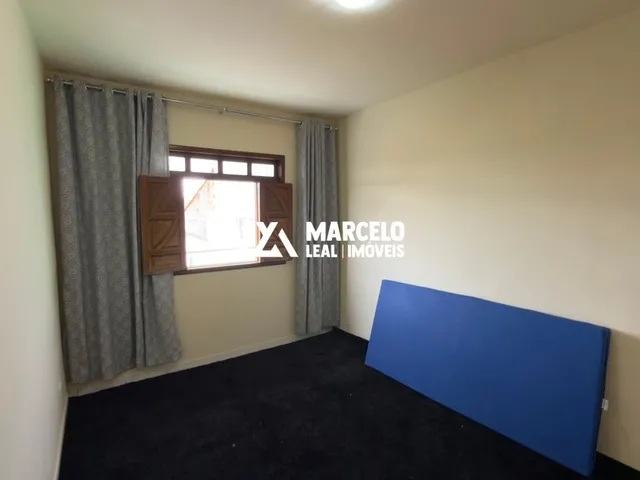 Imagem 3: Vendo Casa bem construída com 2 suítes no Pavimento Superior e sacada em ótima l