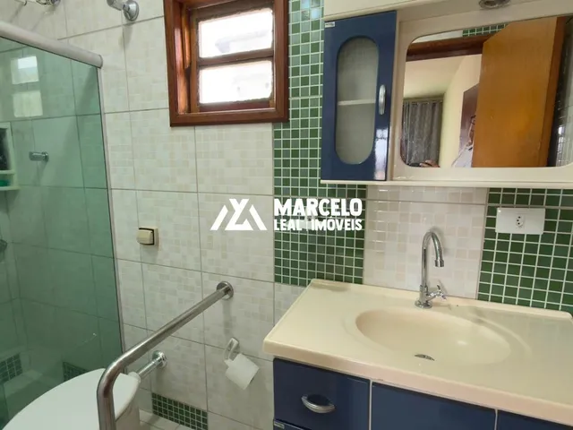 Imagem 7: Vendo Casa bem construída com 2 suítes no Pavimento Superior e sacada em ótima l
