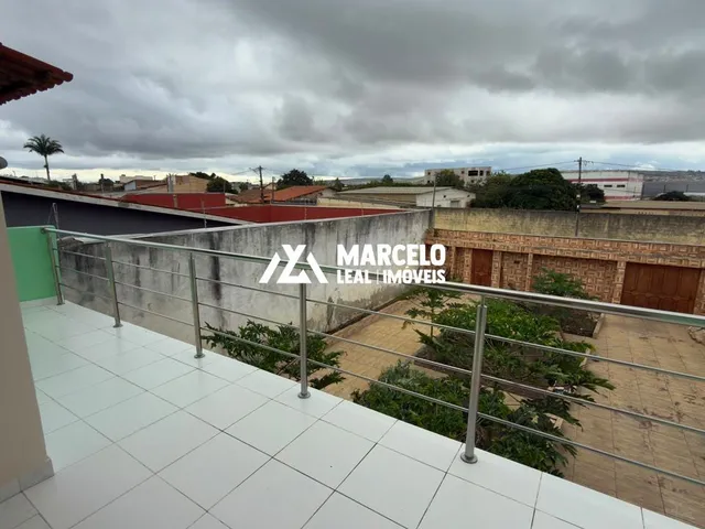 Imagem 5: Vendo Casa bem construída com 2 suítes no Pavimento Superior e sacada em ótima l