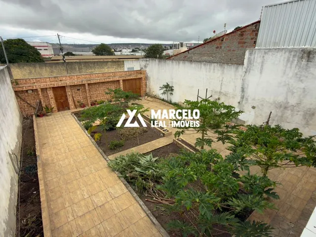 Imagem 8: Vendo Casa bem construída com 2 suítes no Pavimento Superior e sacada em ótima l
