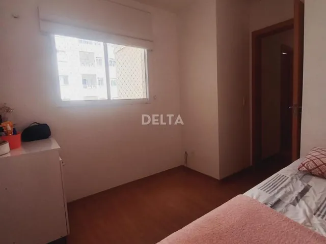 Imagem 3: Apartamento semimobiliado, com 02 dormitórios, sacada com churrasqueira, vaga de garagem