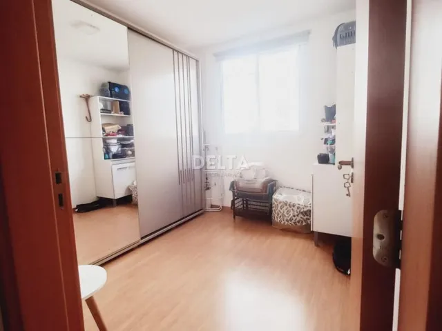 Imagem 5: Apartamento semimobiliado, com 02 dormitórios, sacada com churrasqueira, vaga de garagem