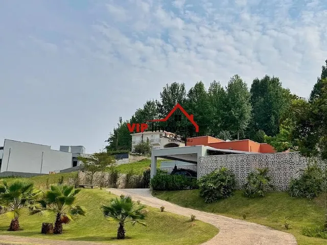 Imagem: A casa possui 3 Dormitórios, 1 Suíte, 2 Banheiros, 3