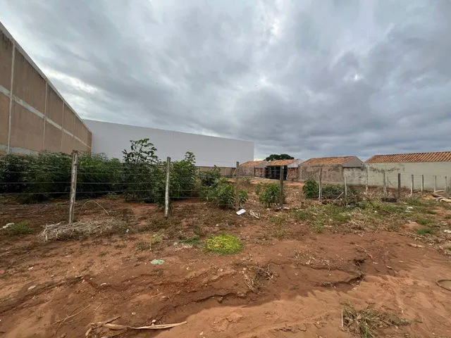Imagem 1: Oportunidade para Investidores: área comercial estratégica a venda!