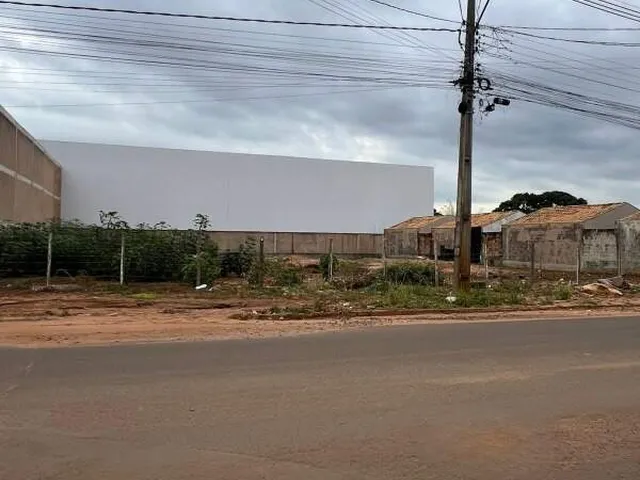 Imagem 2: Oportunidade para Investidores: área comercial estratégica a venda!