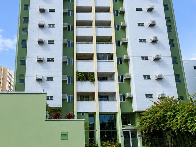 Imagem: O apartamento possui 2 Dormitórios, 1 Suíte, 2 Banheiros