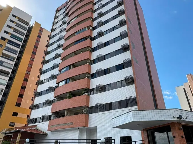 Imagem: O apartamento possui 2 Dormitórios, 1 Suíte, 2 Banheiros