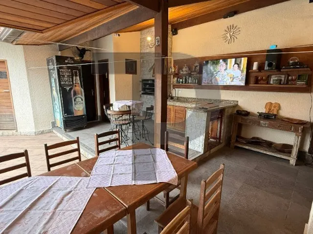 Imagem 6: Casa Lindíssima na Morada da Colina com 4 Quartos e Tudo o Que Você Precisa! Oportunidade!