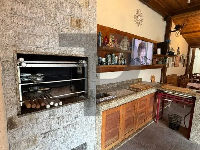 Imagem 5: Casa Lindíssima na Morada da Colina com 4 Quartos e Tudo o Que Você Precisa! Oportunidade!