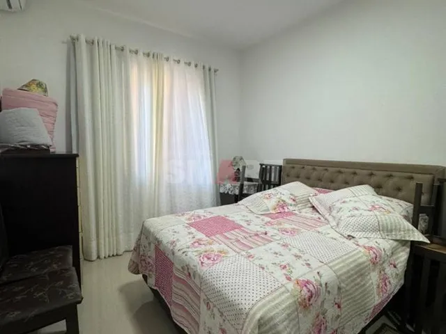 Imagem 3: Geminado à Venda na Barra do Rio Cerro com 1 Suíte + 2 Quartos