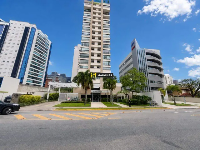 Imagem: O apartamento possui 3 Dormitórios, 1 Suíte, 4 Banheiros,